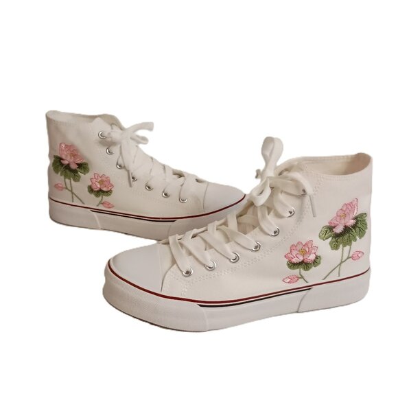 White Embroidered Floral High Top Sneakers Women’s Size 7.5 NWOT - Picture 2 of 13